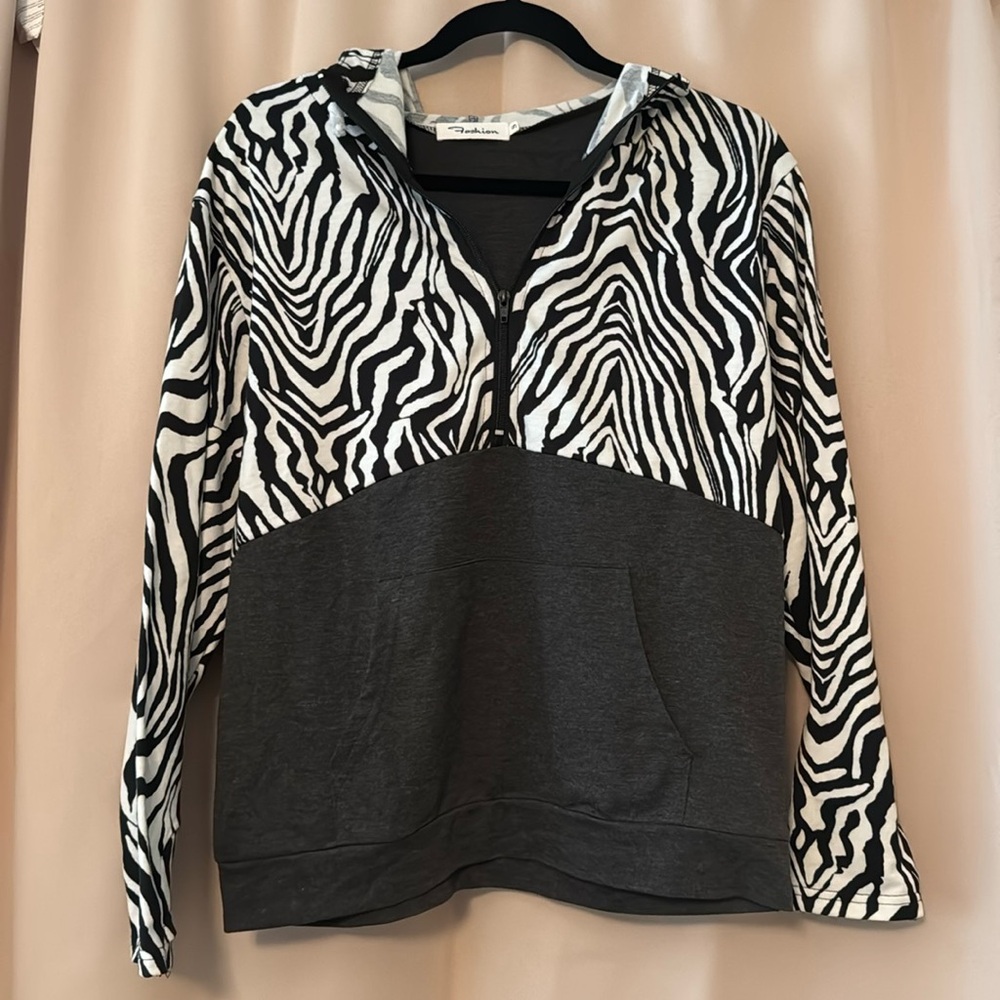 Zebra Print Black Hoodie Women’s Size Small